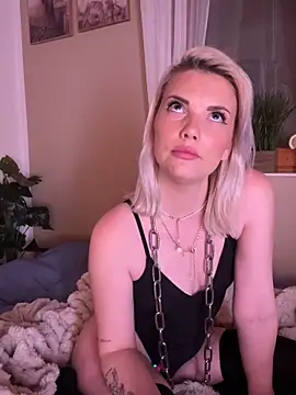 CuteMayaa online show from April 15, 2026, 7:58 pm