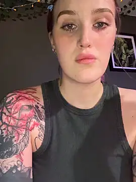 PollyAsh online show from April 21, 2026, 10:23 pm