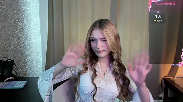AdelineCrash online show from May 4, 2026, 4:41 am