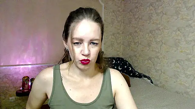 Snapshot of Fern_Lust chatting on July 3, 2026, 1:28 pm Fern Lust online show from July 3, 2026, 1:28 pm