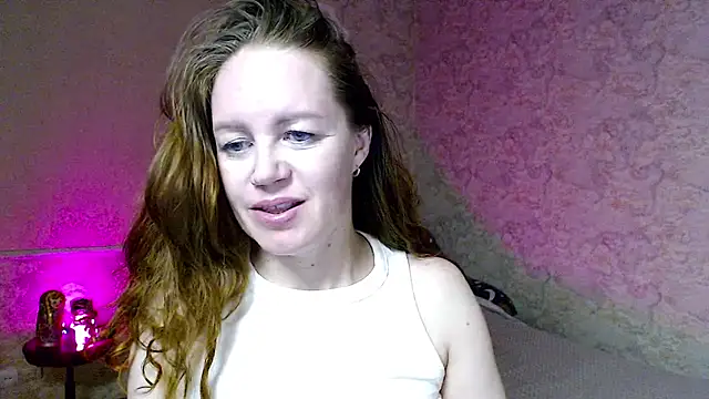 Snapshot of Fern_Lust chatting on July 8, 2026, 9:41 pm Fern Lust online show from July 8, 2026, 9:41 pm