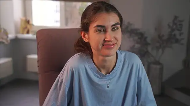 ColleenMaren online show from April 20, 2026, 11:46 am