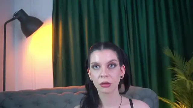 LylithMoon online show from April 17, 2026, 8:56 pm