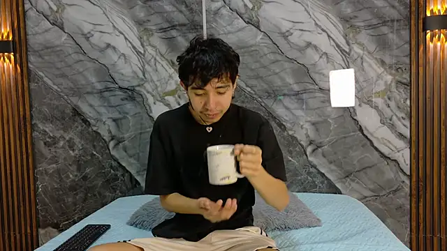 NoahWalker   online show from May 24, 2026, 11:04 am