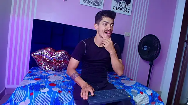 Snapshot of taylor_Stele chatting on June 12, 2026, 7:35 pm taylor Stele online show from June 12, 2026, 7:35 pm