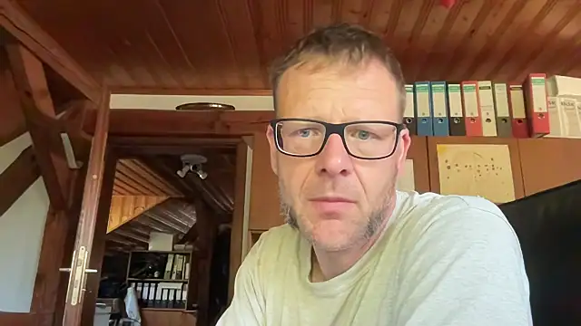 Snapshot of o_florian_o1 chatting on May 27, 2026, 5:26 am o florian o1 online show from May 27, 2026, 5:26 am