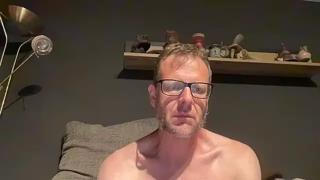 Snapshot of o_florian_o1 chatting on June 1, 2026, 7:59 pm o florian o1 online show from June 1, 2026, 7:59 pm