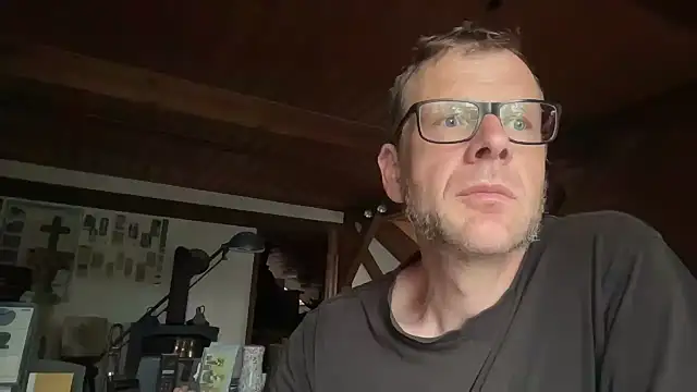 Snapshot of o_florian_o1 chatting on June 5, 2026, 5:36 am o florian o1 online show from June 5, 2026, 5:36 am