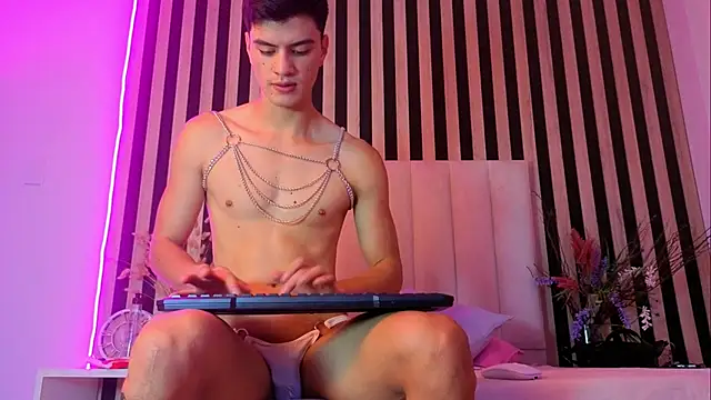 LeoTease online show from May 31, 2026, 4:36 pm