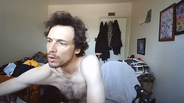 Snapshot of JohnnyMoves chatting on June 1, 2026, 5:36 pm JohnnyMoves online show from June 1, 2026, 5:36 pm