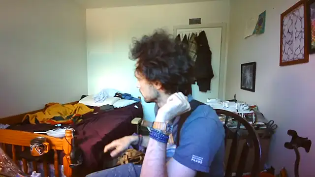 Snapshot of JohnnyMoves chatting on June 6, 2026, 3:50 pm JohnnyMoves online show from June 6, 2026, 3:50 pm