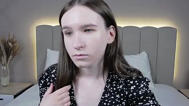 MarliinNova online show from April 21, 2026, 4:30 am