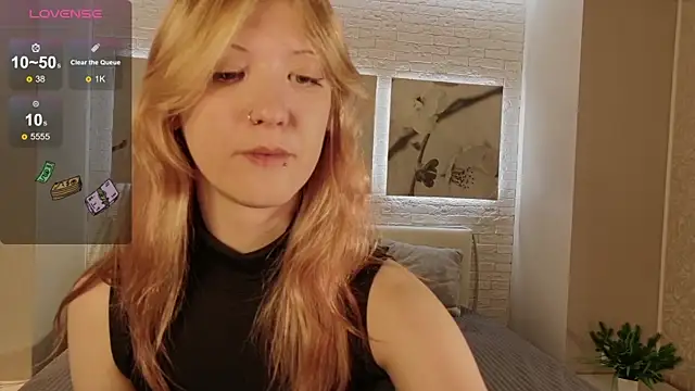 Lina Wi online show from April 16, 2026, 9:39 pm