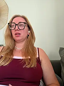arielsweetieee online show from July 16, 2026, 7:25 am