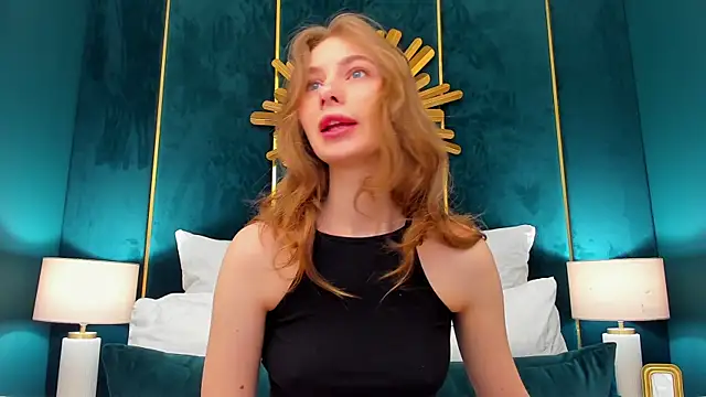 EricaLow online show from May 5, 2026, 5:04 am