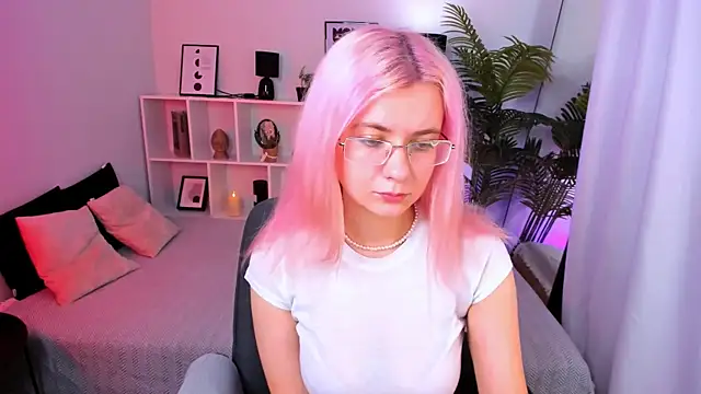 RoxySun  online show from May 22, 2026, 4:45 pm