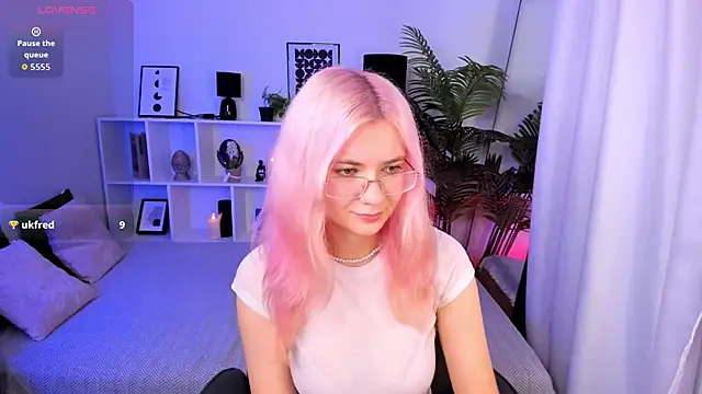 RoxySun  online show from May 23, 2026, 2:43 pm