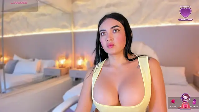 SofiaThonsonn online show from June 9, 2026, 8:09 pm