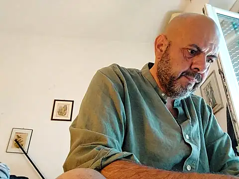 Snapshot of merenda2105 chatting on May 9, 2026, 3:50 pm merenda2105 online show from May 9, 2026, 3:50 pm