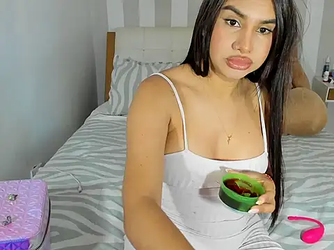 Amber Peiige online show from May 3, 2026, 9:32 pm