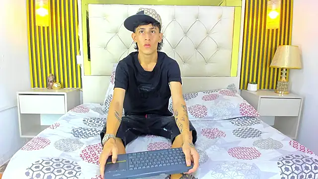 Just18Jake  online show from May 5, 2026, 12:07 am
