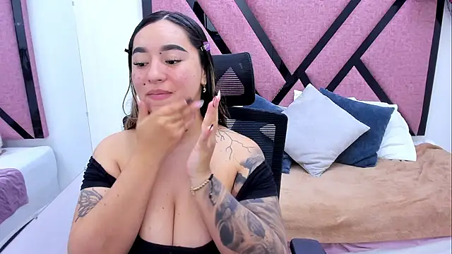 MiaaCastroo online show from July 31, 2026, 5:12 pm