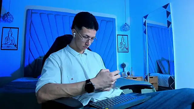 OliverThompsonJS online show from June 19, 2026, 4:39 am