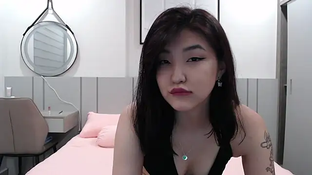 Maiaxoxo online show from April 19, 2026, 2:38 pm