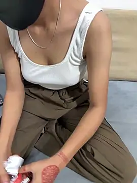 missnaina1 online show from May 3, 2026, 2:23 pm