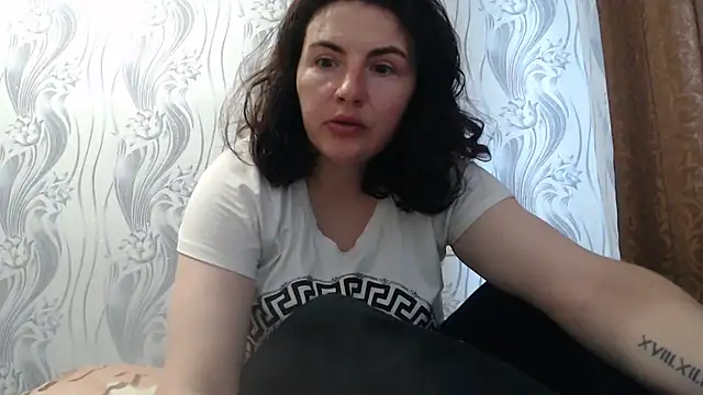 Snapshot of AlinaxJames chatting on June 19, 2026, 8:07 am AlinaxJames online show from June 19, 2026, 8:07 am