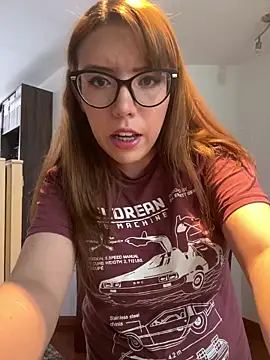 AliceMtz online show from April 18, 2026, 7:07 pm