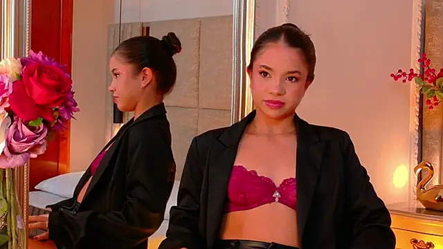 Snapshot of Valeria-Beltran chatting on June 19, 2026, 4:06 am Valeria-Beltran online show from June 19, 2026, 4:06 am