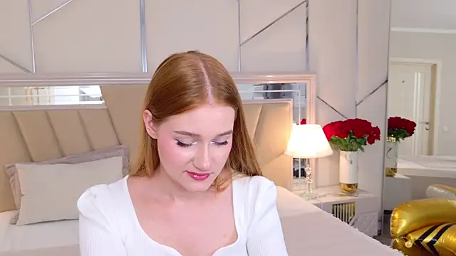 Snapshot of EmmiliRosse chatting on July 14, 2026, 5:29 pm EmmiliRosse online show from July 14, 2026, 5:29 pm