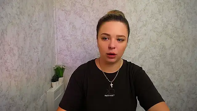 NicoleAura online show from June 30, 2026, 7:42 am