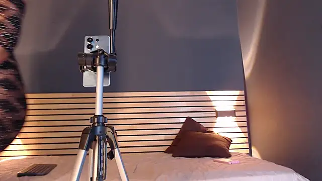 Chloe LaurentXXX online show from April 18, 2026, 6:12 pm