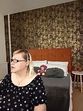 I amVeronicle online show from May 17, 2026, 5:42 pm