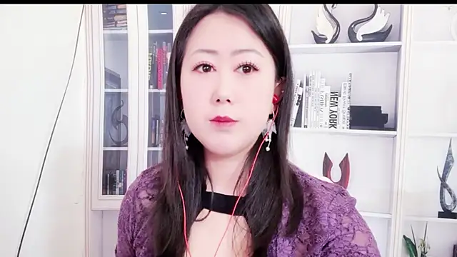 LXU9 online show from May 9, 2026, 2:50 am