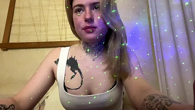 TRAMADOLL2008 online show from April 18, 2026, 7:58 pm