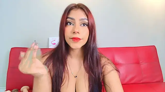 SiennaMoore online show from May 11, 2026, 7:44 pm