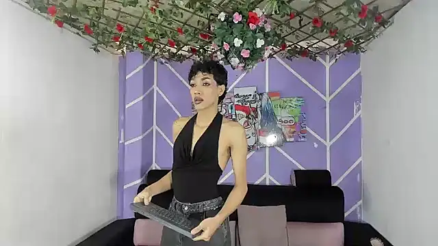 Snapshot of DAHNE_HOT_ chatting on June 21, 2026, 1:13 pm DAHNE HOT online show from June 21, 2026, 1:13 pm