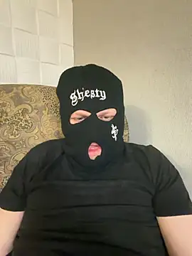 Leoncattt online show from April 19, 2026, 8:00 pm