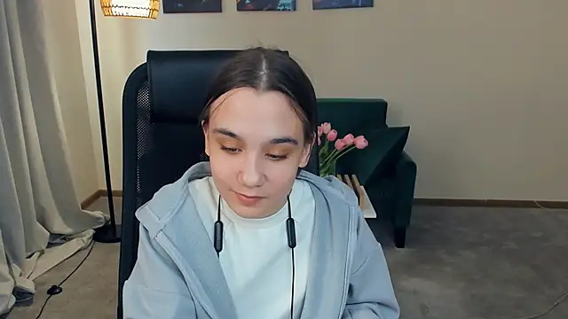 MarianHenaire online show from April 22, 2026, 10:17 am