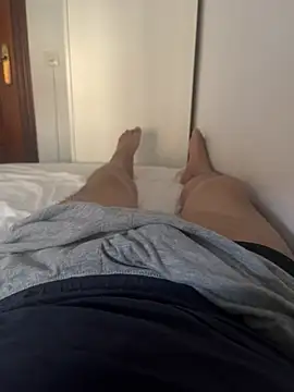 andresgh10 online show from June 22, 2026, 2:47 pm