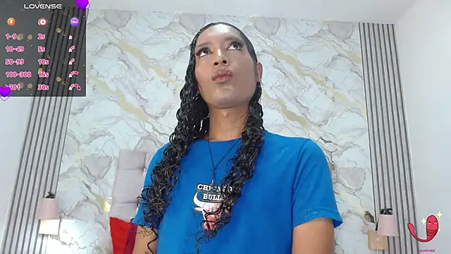 Mia Hiills online show from May 25, 2026, 12:33 pm