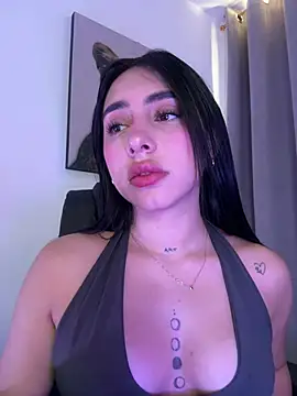 IsabellaNoir  online show from April 25, 2026, 7:44 pm