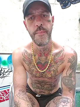 Snapshot of DuroHustler chatting on July 14, 2026, 7:35 am DuroHustler online show from July 14, 2026, 7:35 am