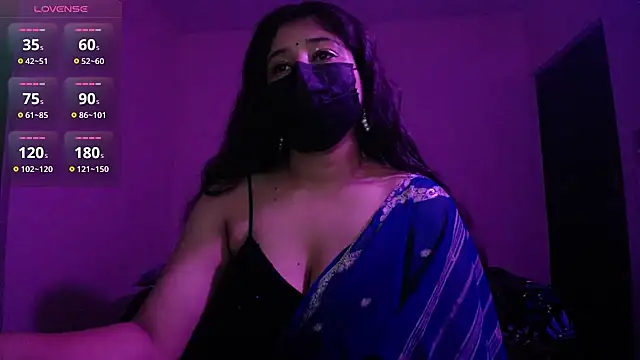 -Queenie online show from May 21, 2026, 7:10 pm