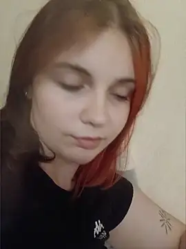 LoisFox online show from April 22, 2026, 8:43 pm