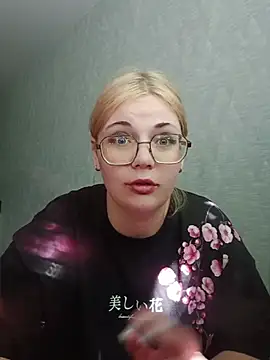LoisFox online show from June 9, 2026, 11:33 am