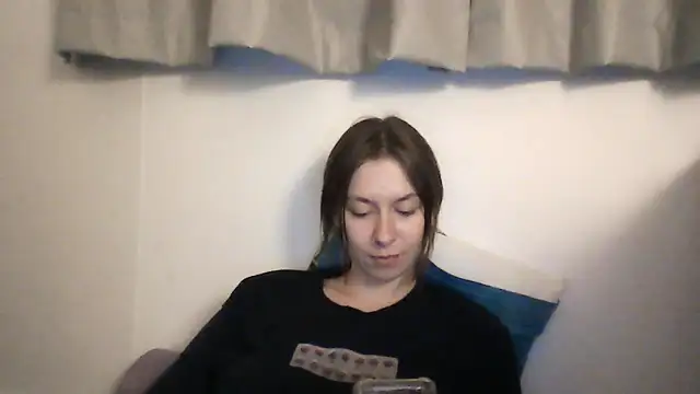 Snapshot of JuicyErika chatting on June 16, 2026, 11:18 pm JuicyErika online show from June 16, 2026, 11:18 pm